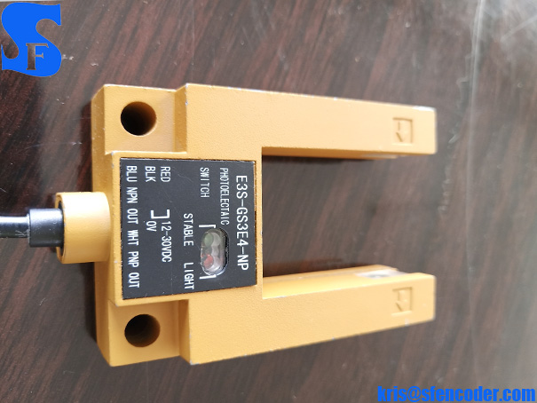 E3S-G3E4-NP photoelectric switch
